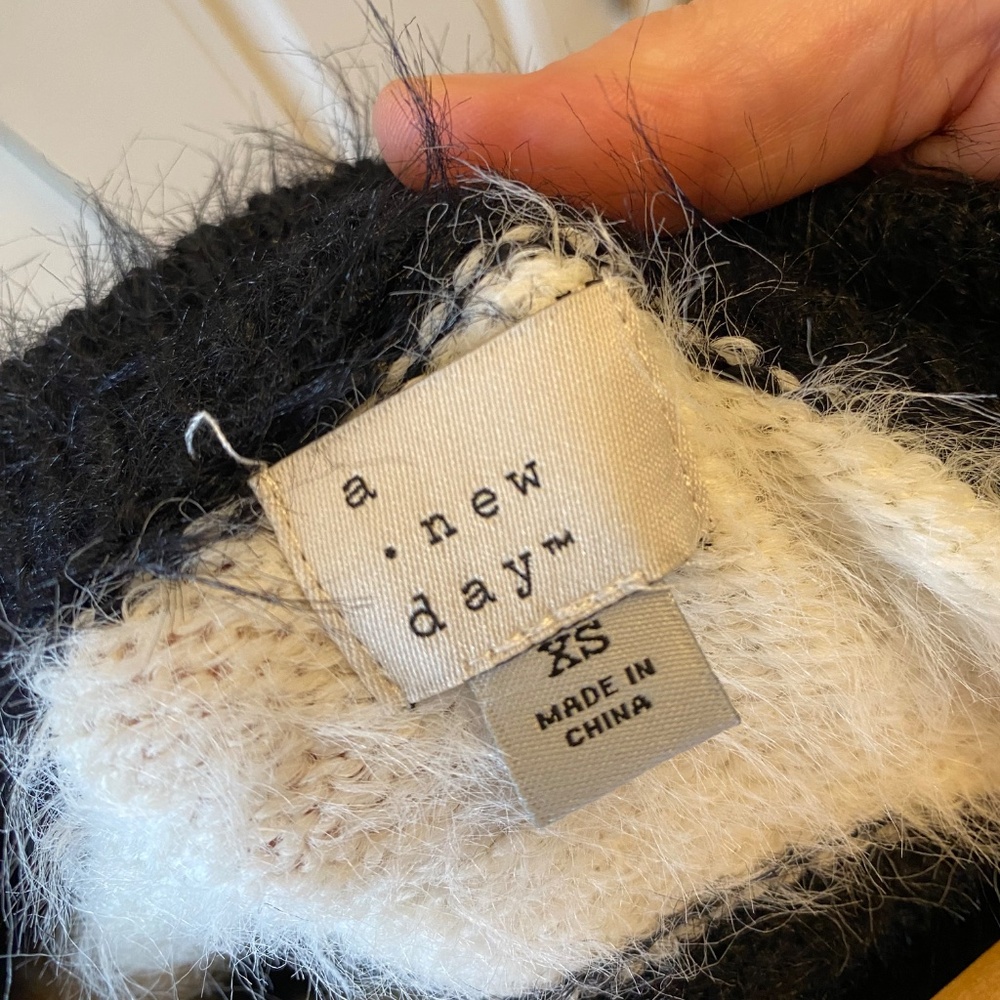 A New Day XS sweater - Picture 4 of 5